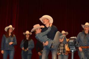 Prepletanje plesa in petja različnih kultur 13